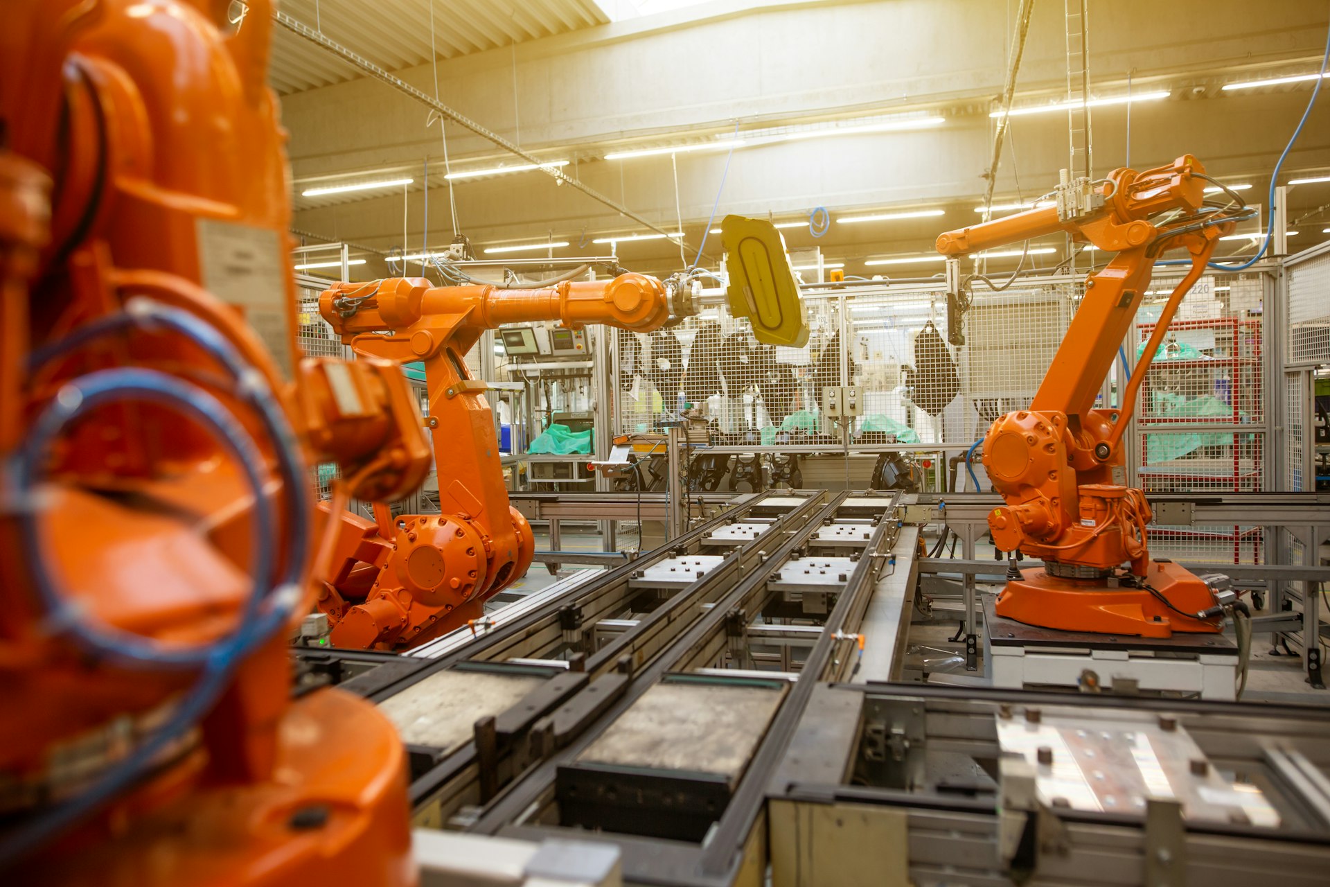 Automatizovaná výrobní linka s průmyslovými roboty