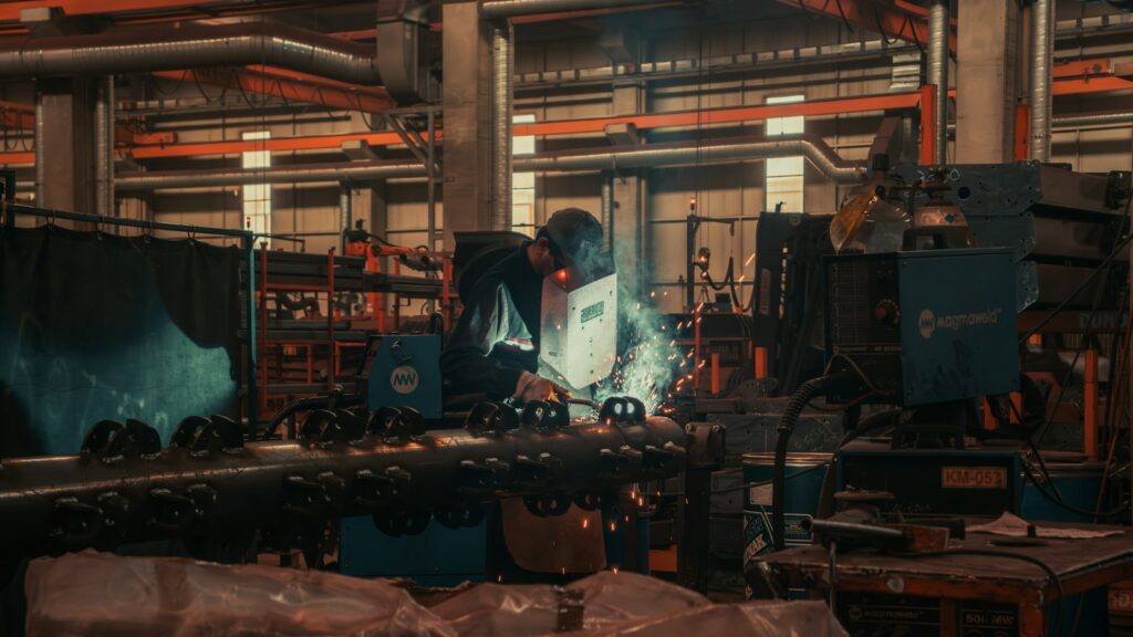 Worker welding on a factory production line – interim production supervisor in the Czech Republic